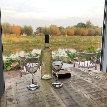 B&B Snurk Stiens, Fijn Verblijf Aan Open Vaarwater ภายนอก รูปภาพ