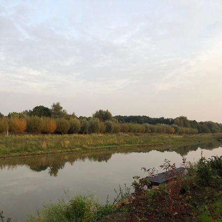B&B Snurk Stiens, Fijn Verblijf Aan Open Vaarwater ภายนอก รูปภาพ