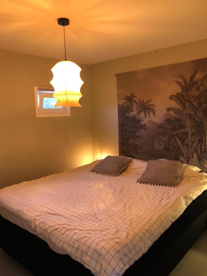 B&B Snurk Stiens, Fijn Verblijf Aan Open Vaarwater ภายนอก รูปภาพ