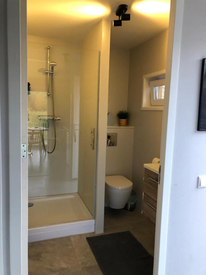 B&B Snurk Stiens, Fijn Verblijf Aan Open Vaarwater ภายนอก รูปภาพ